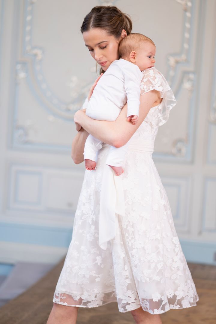 Umstandsbrautkleid mit Stillöffnung