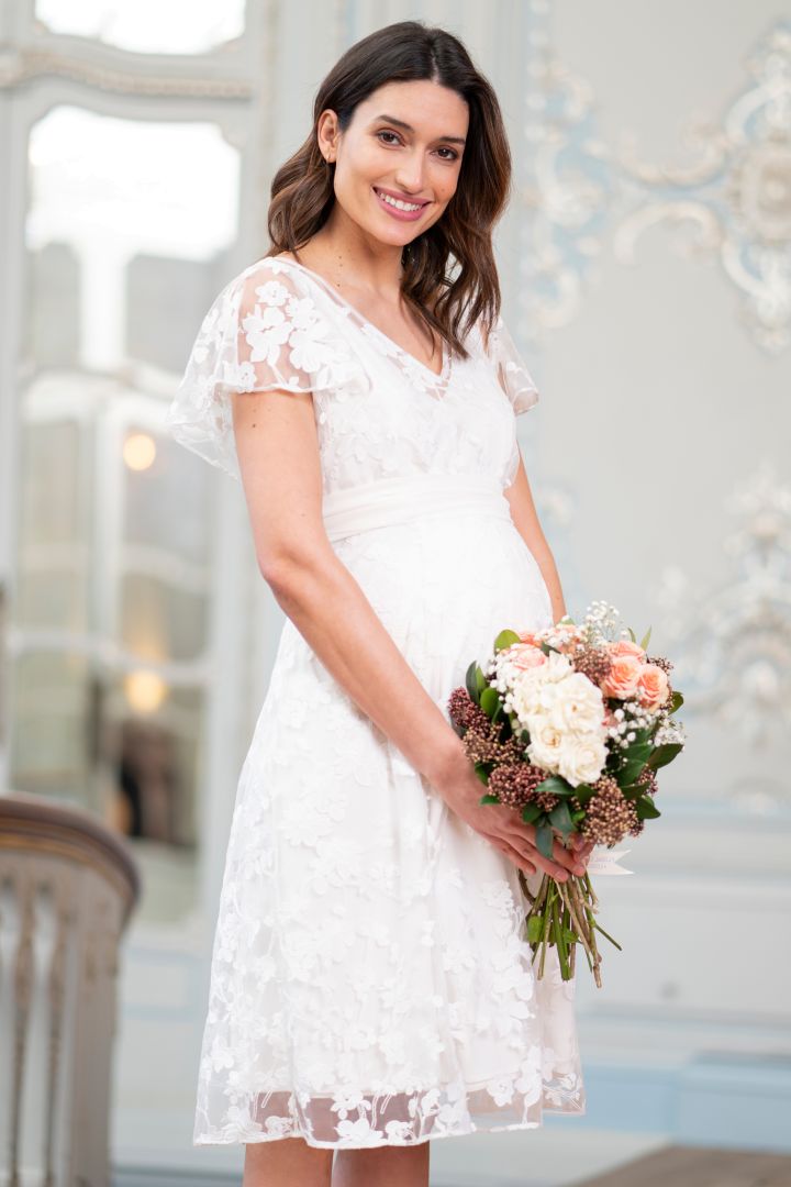 Umstandsbrautkleid mit Stillöffnung