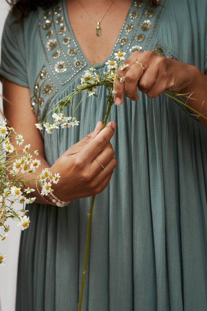 Umstandstunikakleid mit Stickereien mint