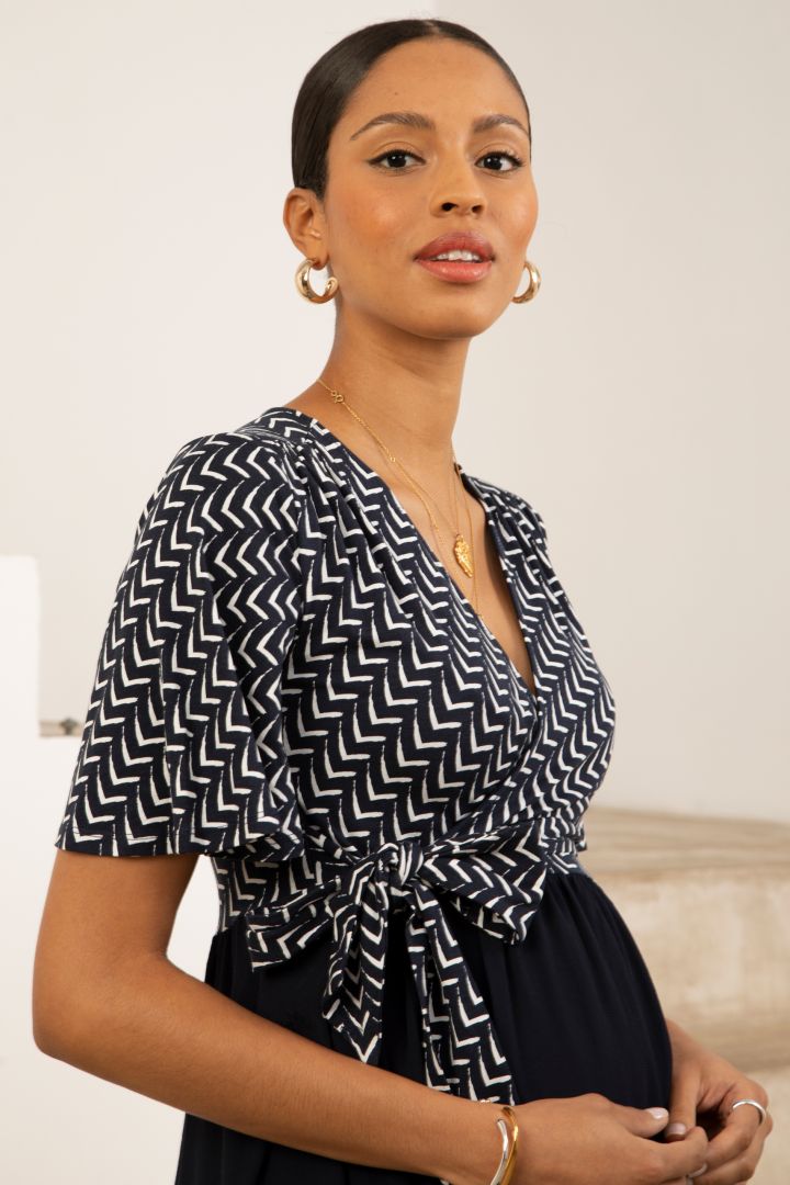 Maternity and Nursing Dress in black/white