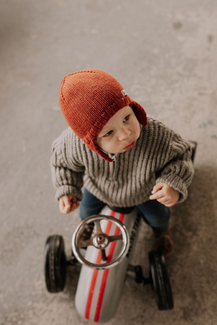 Knitted Hat with Earflaps in Merino Wool rust