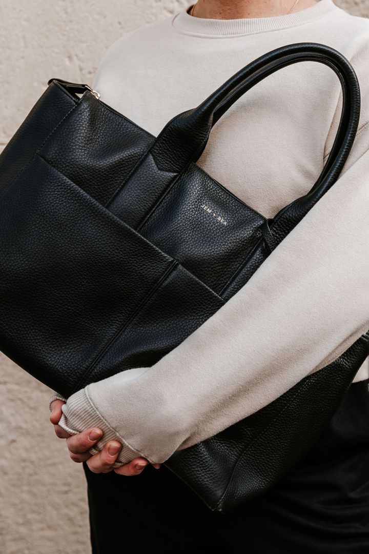 Luxe Wickeltasche aus Kalbsleder schwarz