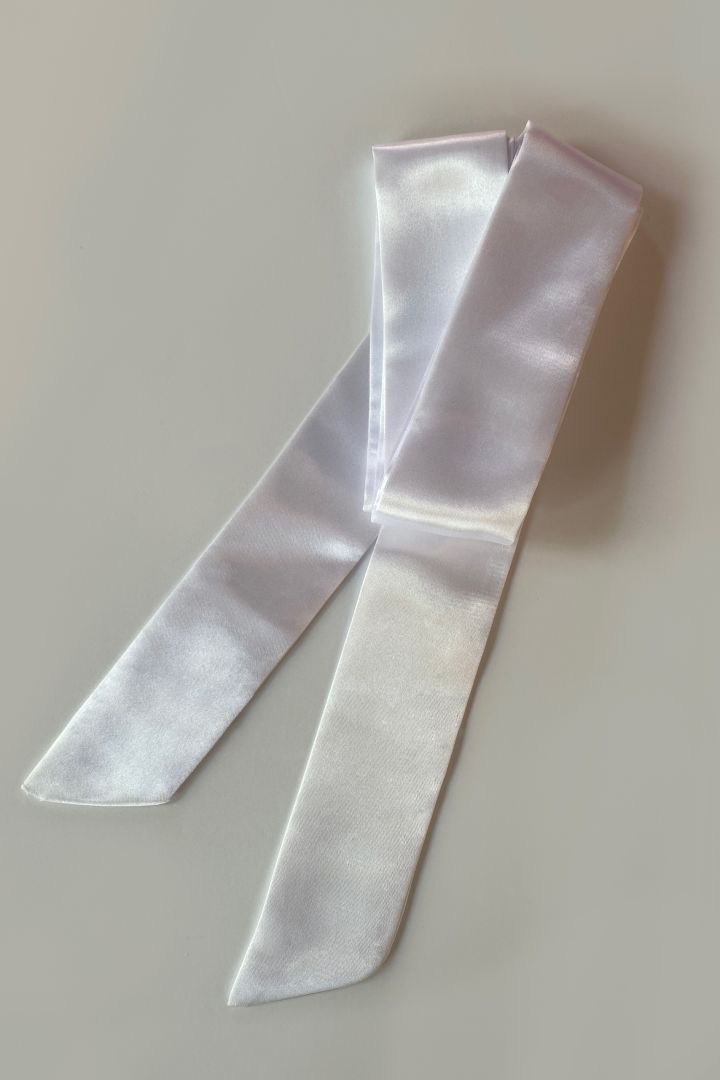 Satinschärpe weiß
