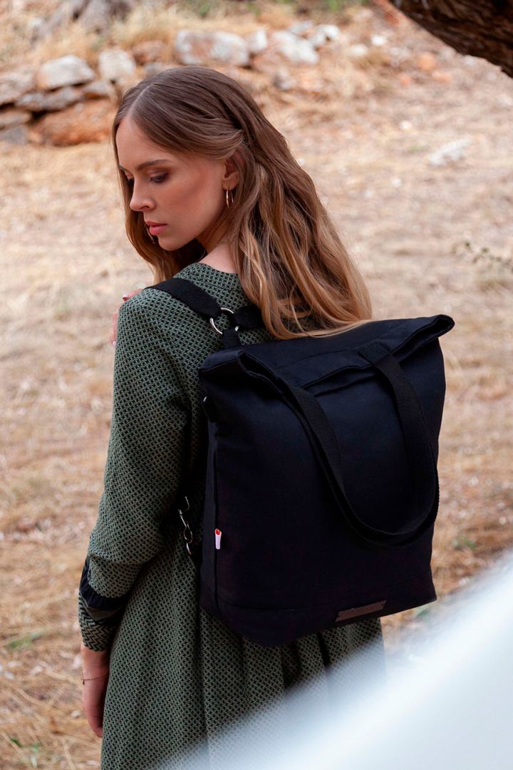 2 in 1 Wickeltasche und Rucksack schwarz