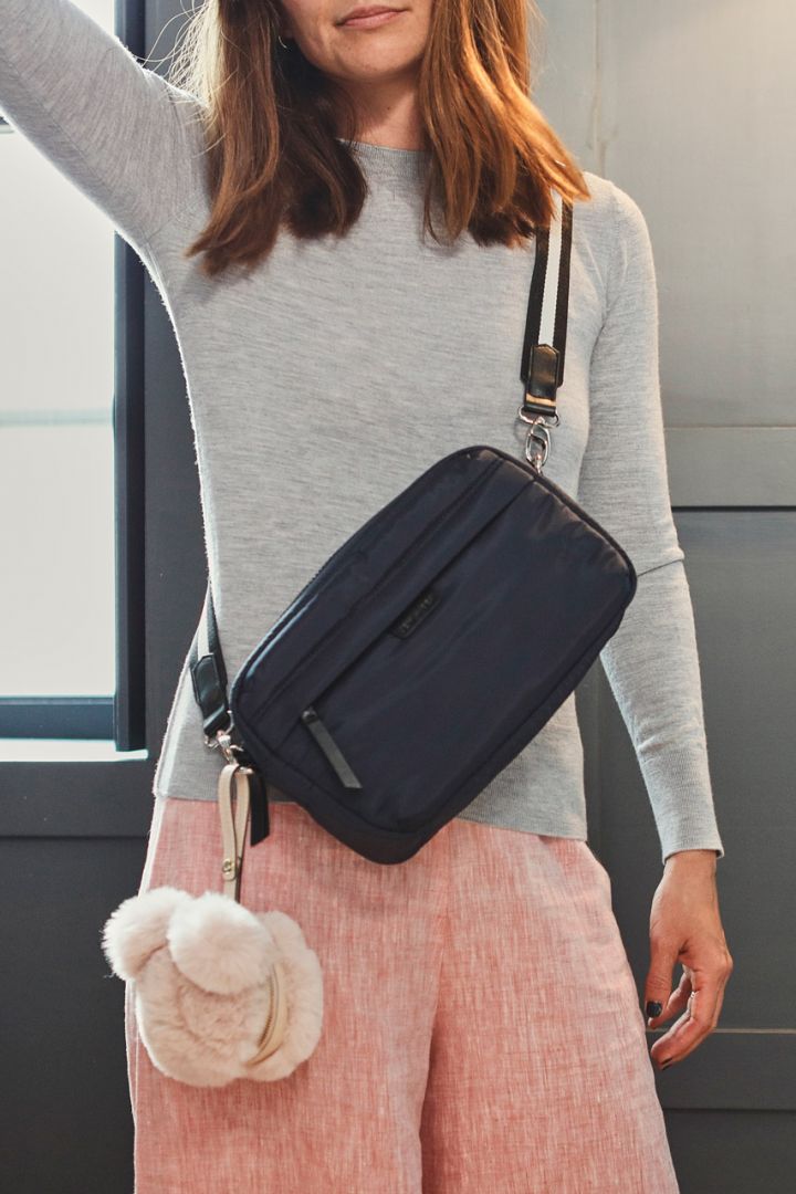 Crossbody Wickeltasche aus Nylon dunkelblau