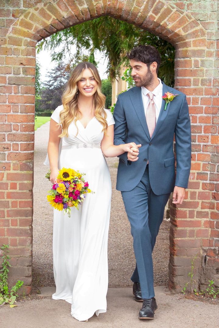 Umstandsbrautkleid mit Cache-Coeur Ausschnitt