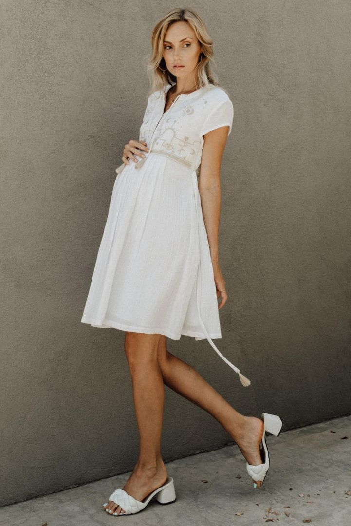 Umstands- und Stillkleid mit Stickereien