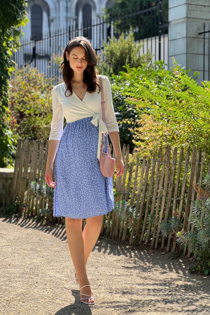 Umstands- und Stillkleid in Wickeloptik mit Herz Print hellblau