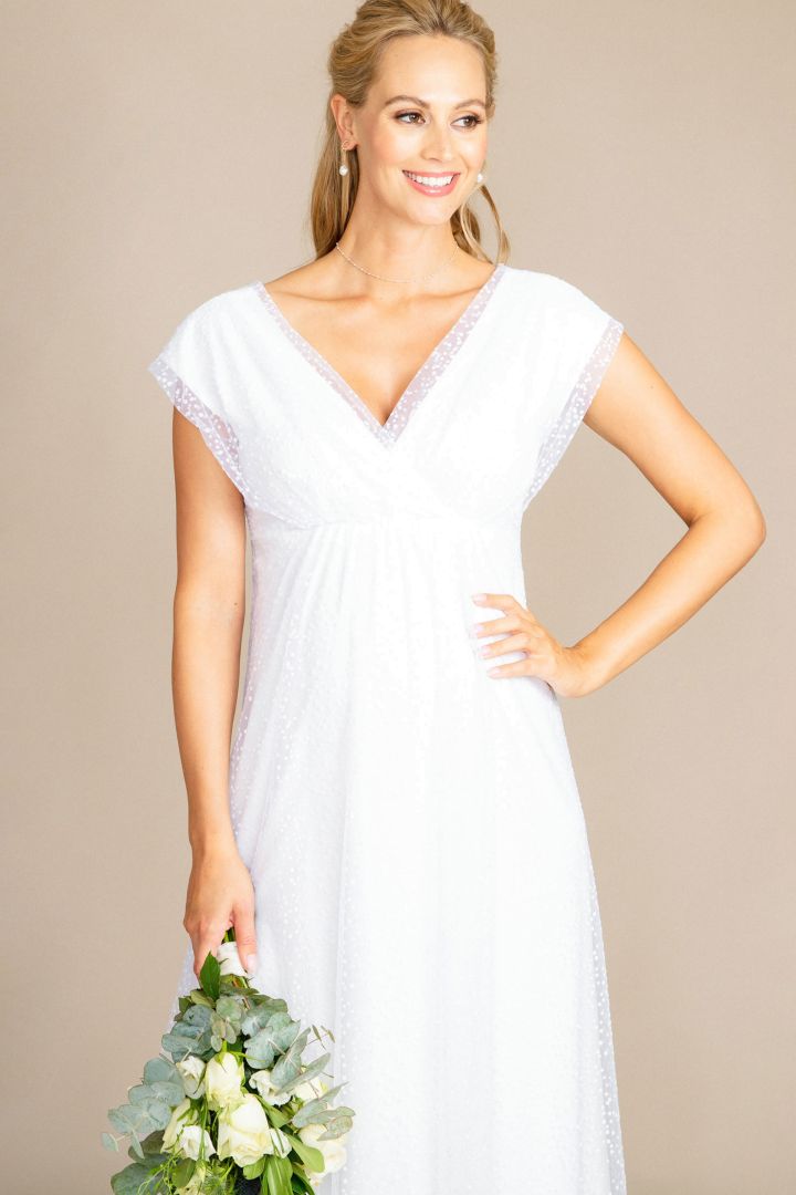 Umstandsbrautrobe mit Tüll