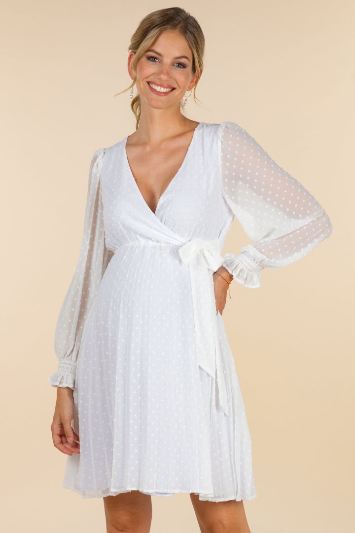 Umstandsbrautkleid in Wickeloptik mit Plisseerock