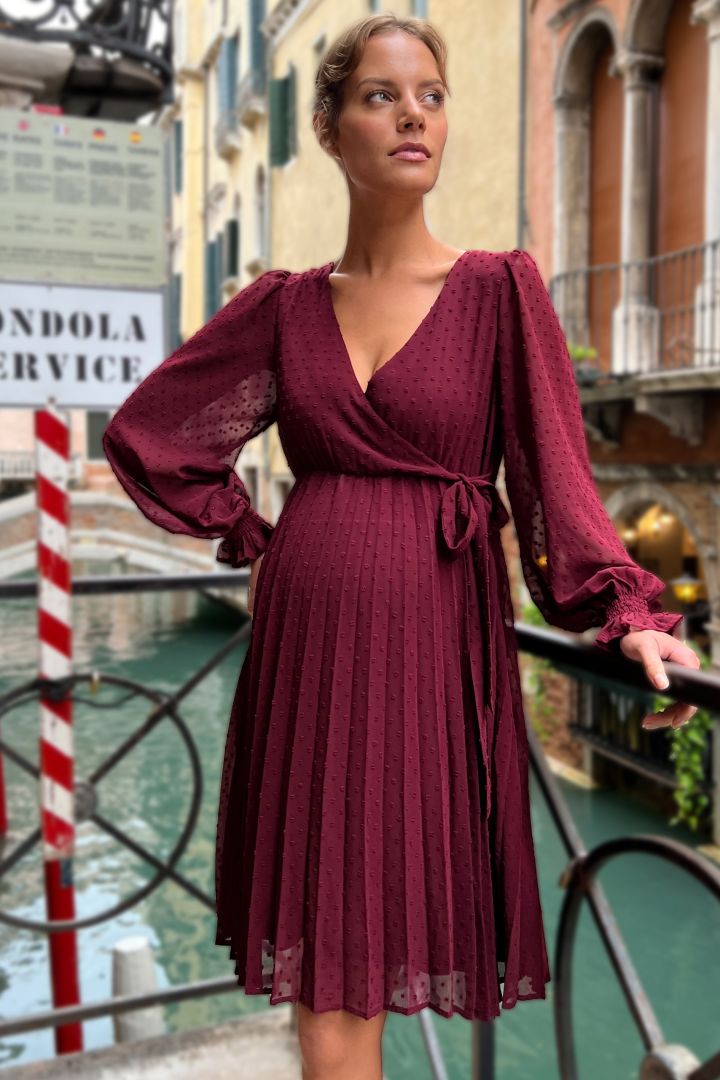 Festliches Umstandskleid in Wickeloptik mit Plisseerock