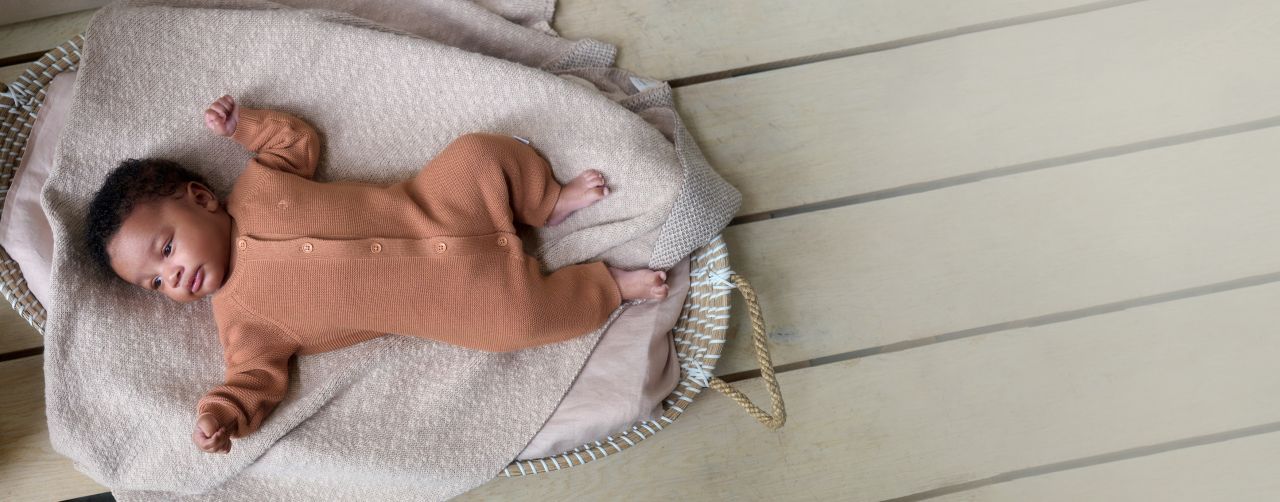 Organic Strickstrampler mit Knopfleiste mocca