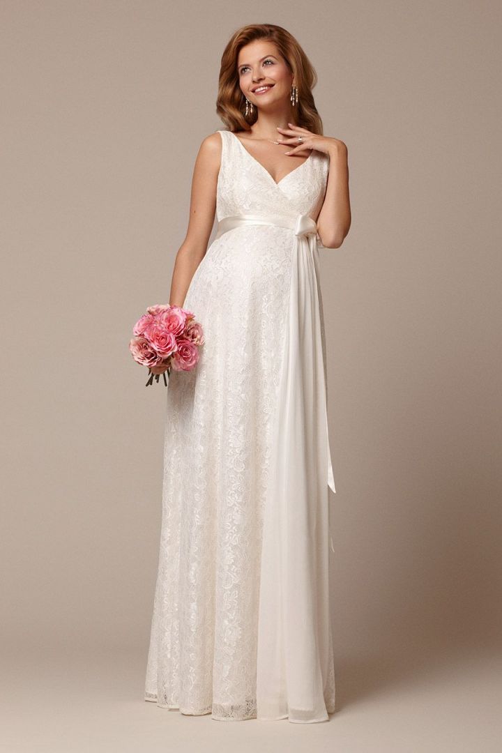 Langes Umstandsbrautkleid mit Spitze und Schärpe