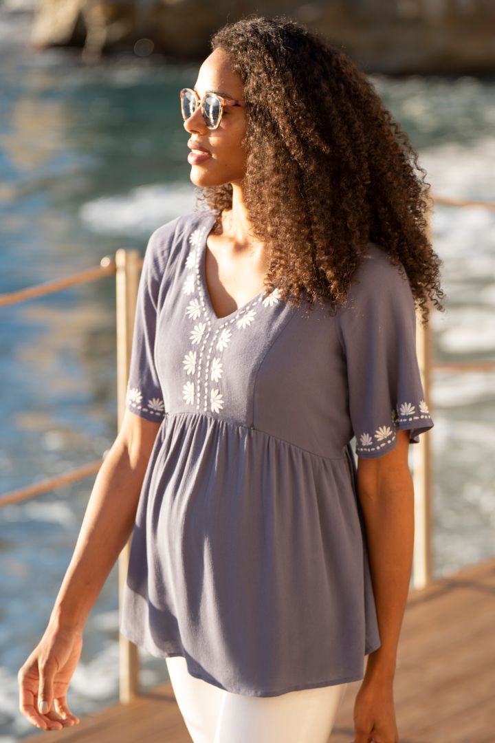 Umstands- und Still-Tunika mit Stickereien