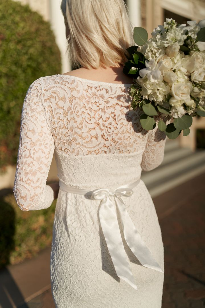 Umstandsbrautkleid mit Herz-Dekolleté