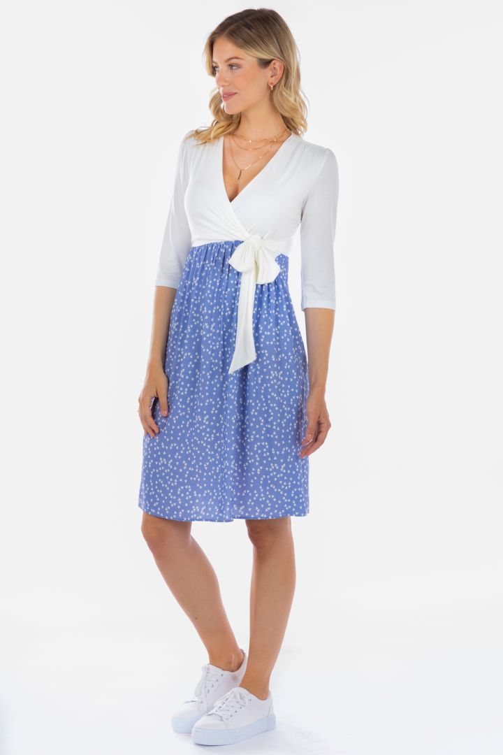 Umstands- und Stillkleid in Wickeloptik mit Herz Print hellblau