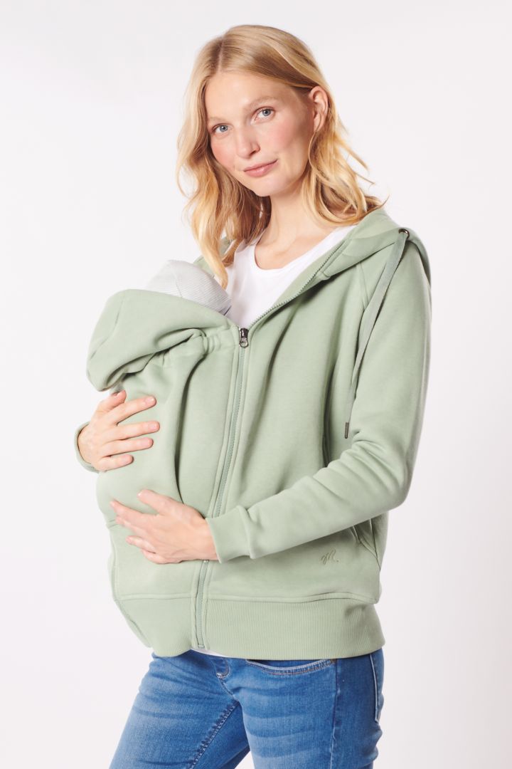 Umstands-Hoodie und Tragejacke salbei