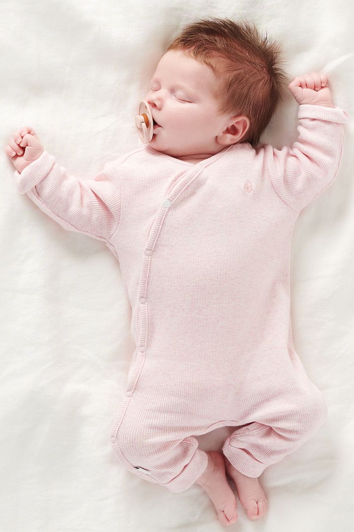 Organic Rippstrick Strampler rosa