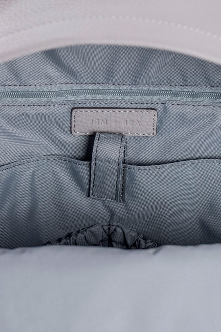 Luxe Wickelrucksack aus Kalbsleder grau