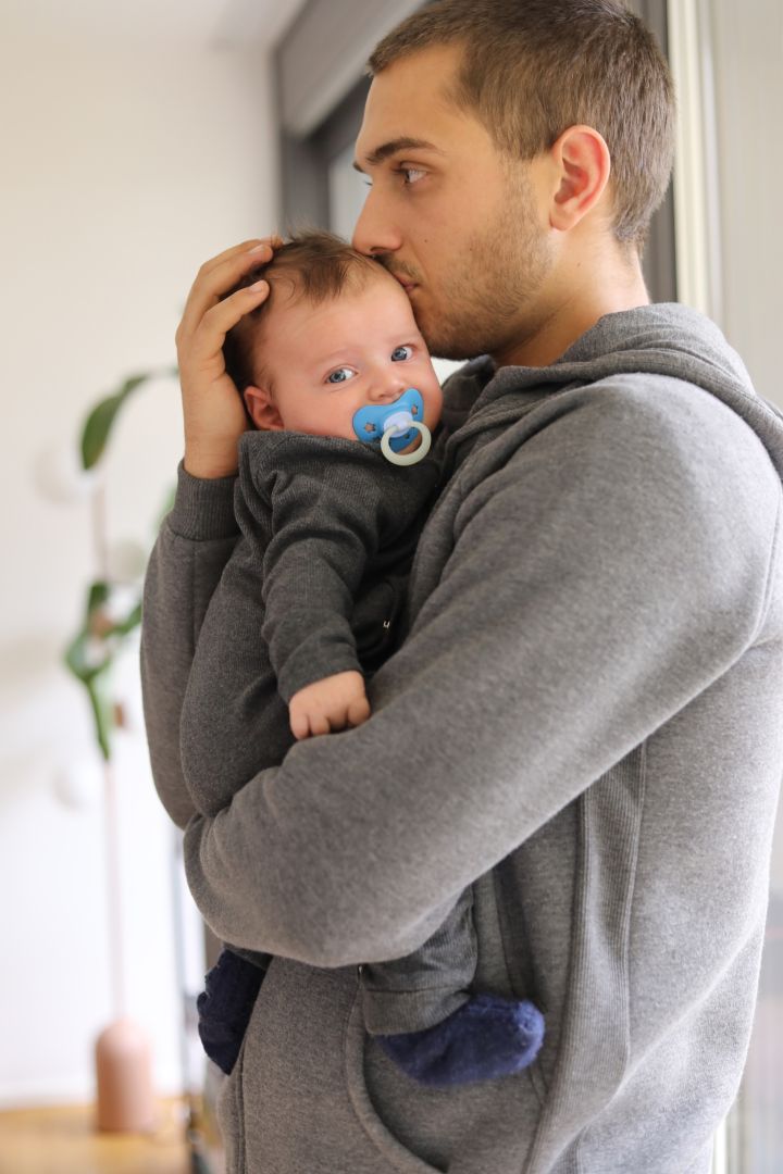 Papa Hoodie und Tragejacke grau