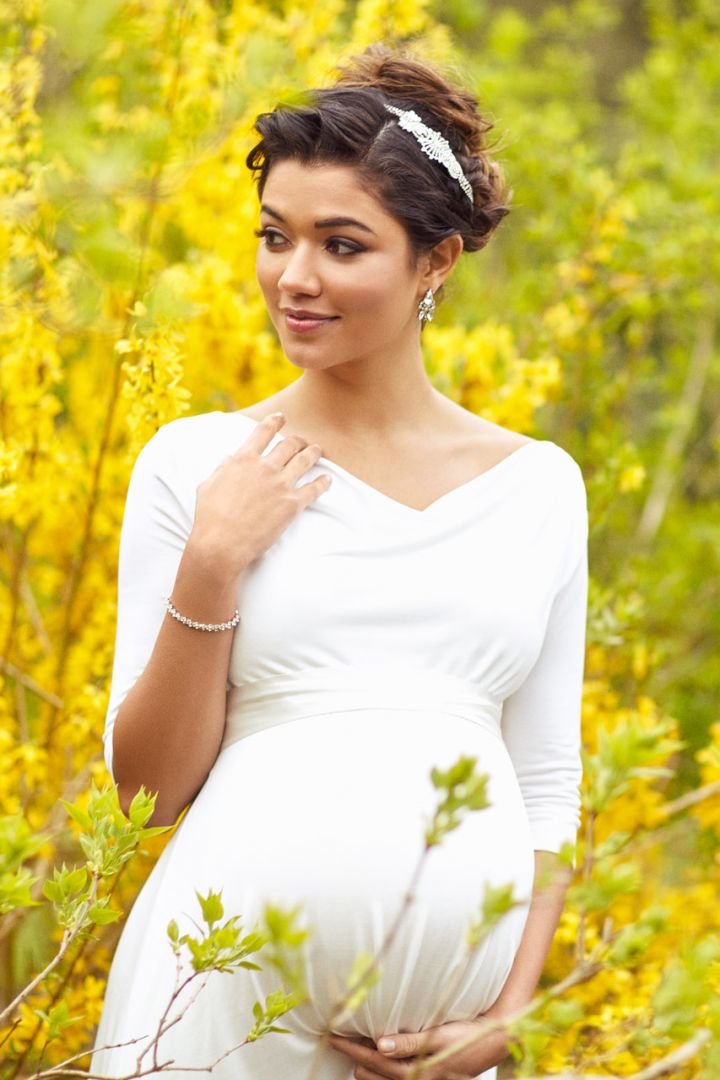 Umstandsbrautkleid mit Wasserfallausschnitt