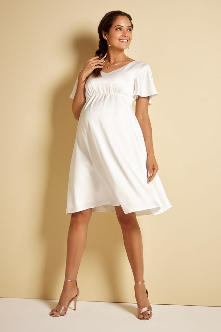 Kurzes Umstandsbrautkleid mit Kimonoärmeln