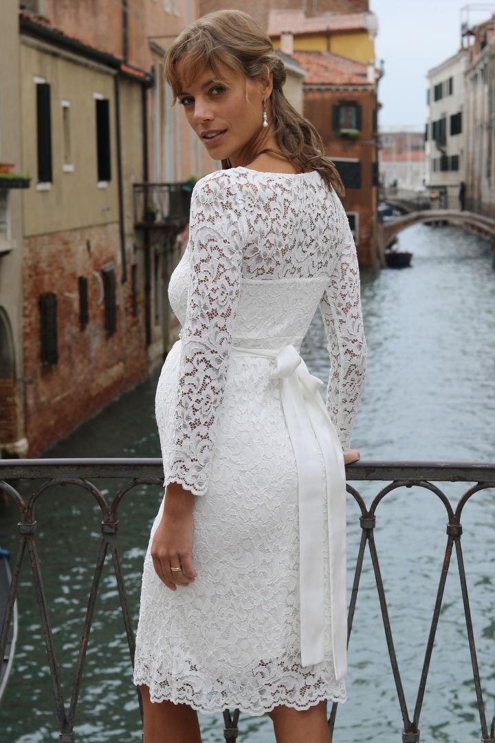 Umstandsbrautkleid mit Herz-Dekolleté