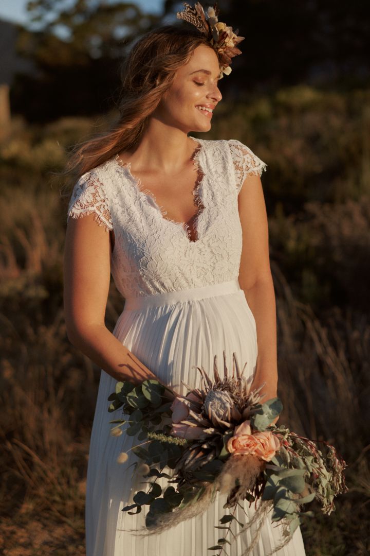 Plus Size Umstandsbrautkleid mit Spitzenoberteil und Plissees