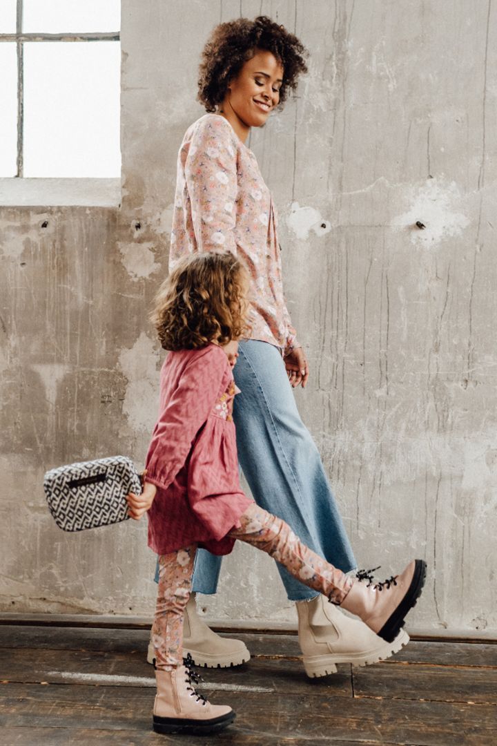 Umstands- und Still-Tunika mit Biesen und Blumen Print