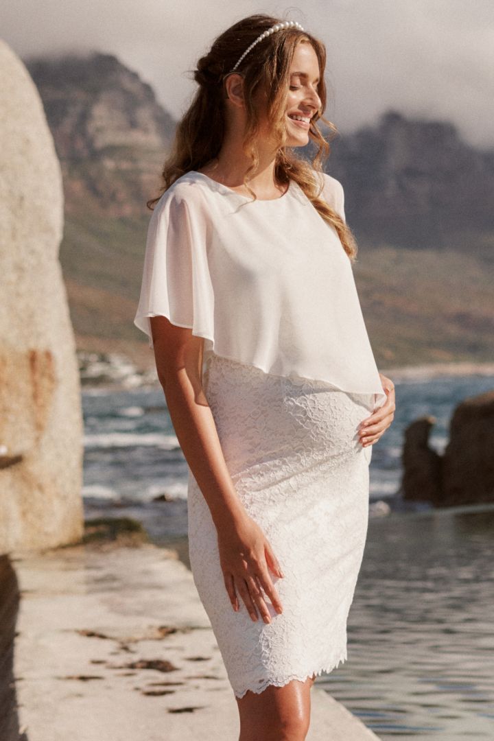 Umstandsbrautkleid mit Cape
