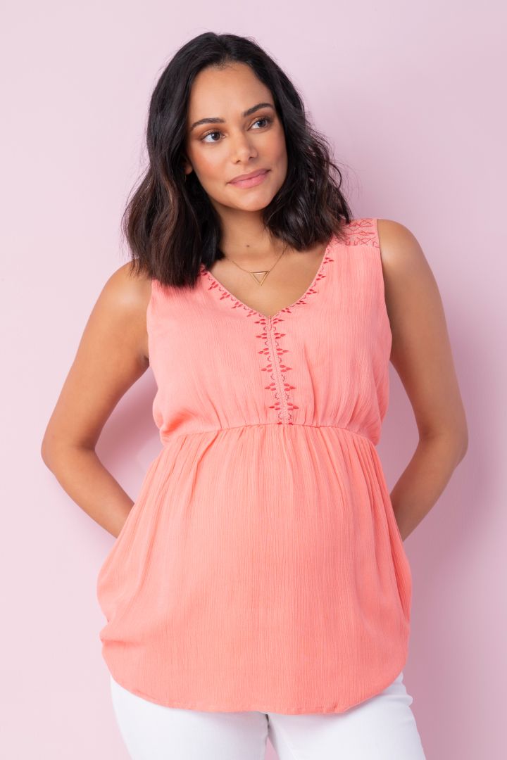 Umstandstop mit Stickereien