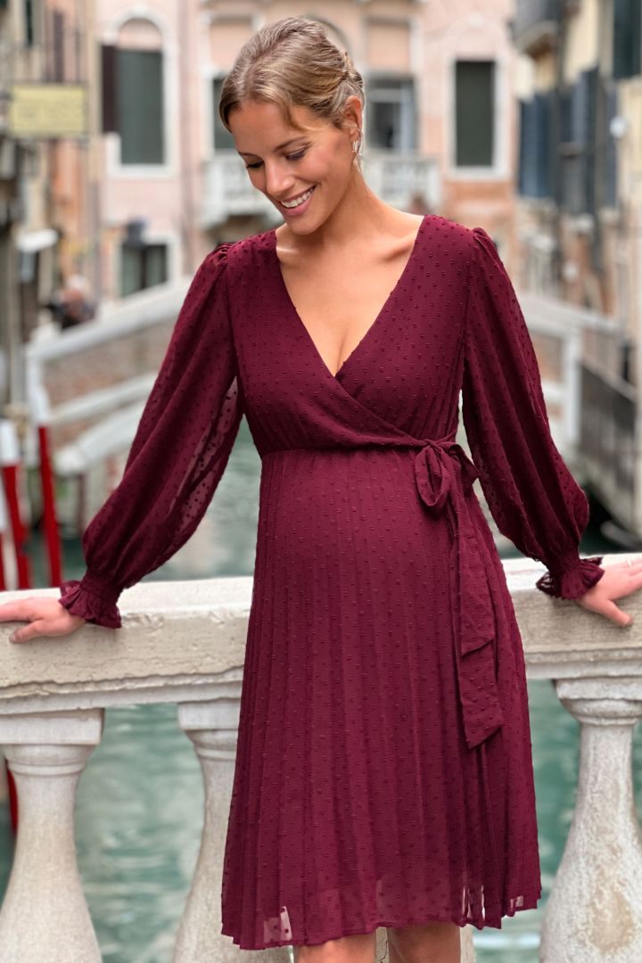 Festliches Umstandskleid in Wickeloptik mit Plisseerock