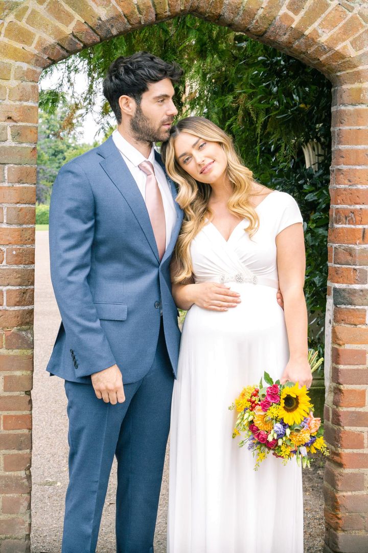 Umstandsbrautkleid mit Cache-Coeur Ausschnitt