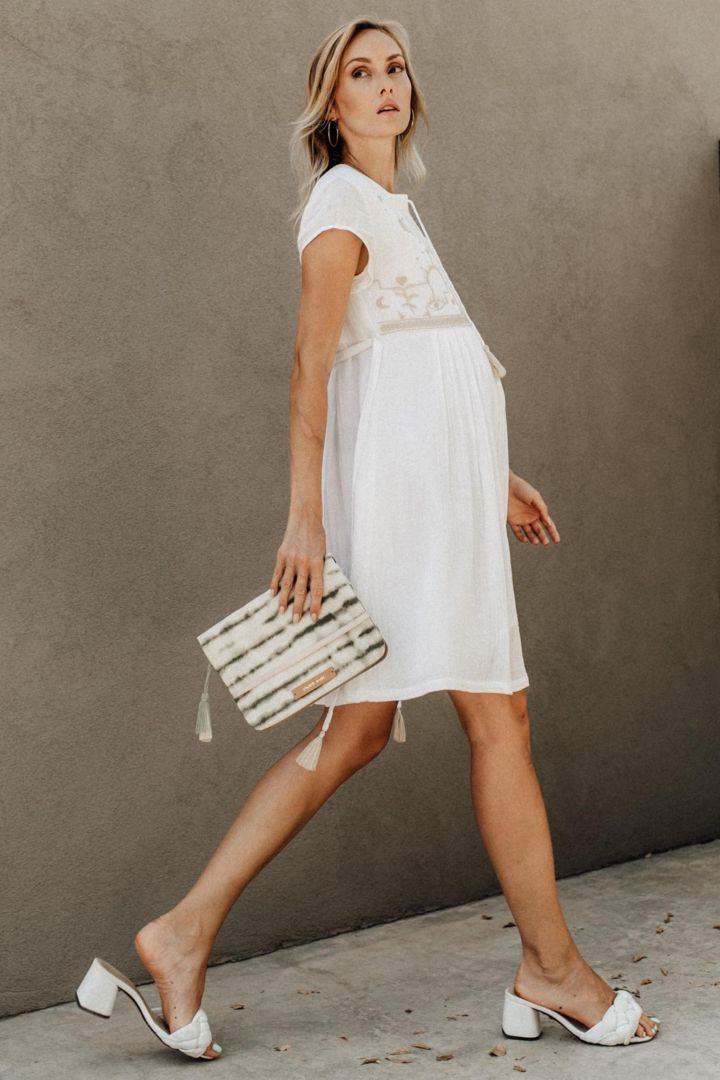 Umstands- und Stillkleid mit Stickereien