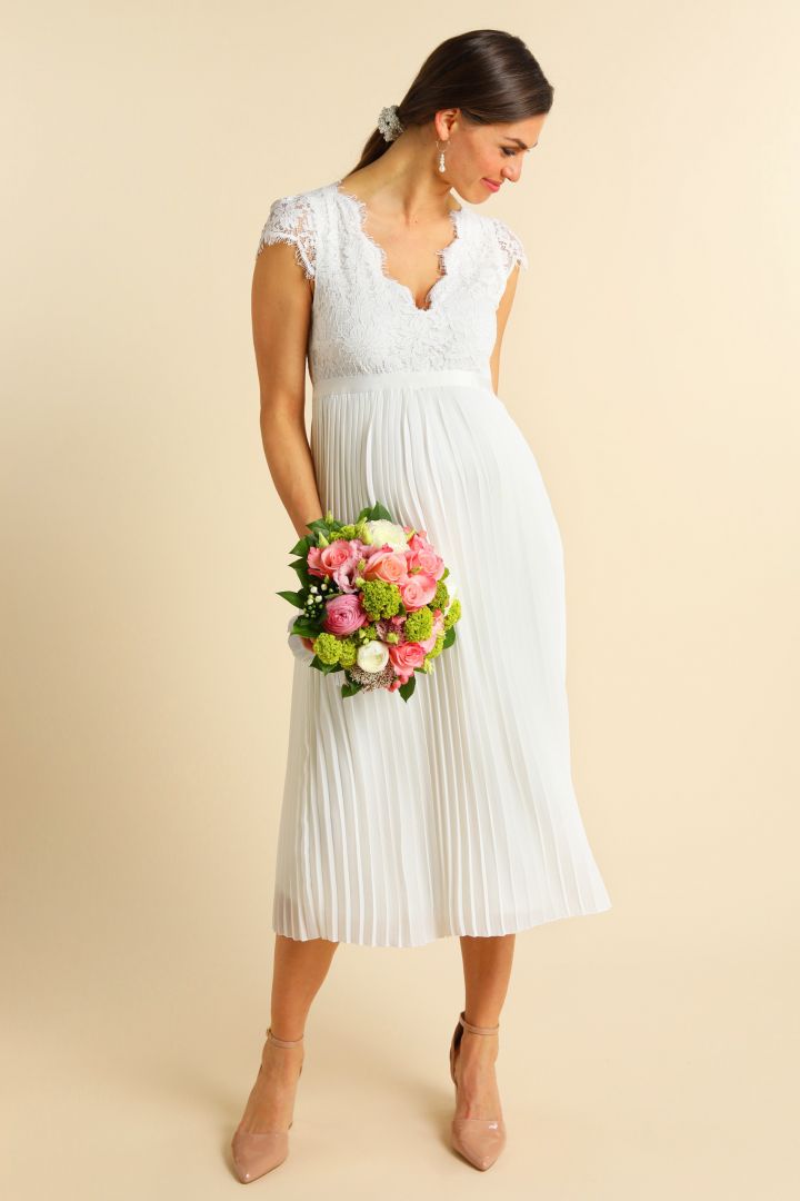 Umstandsbrautkleid mit Spitzenoberteil und Plissees