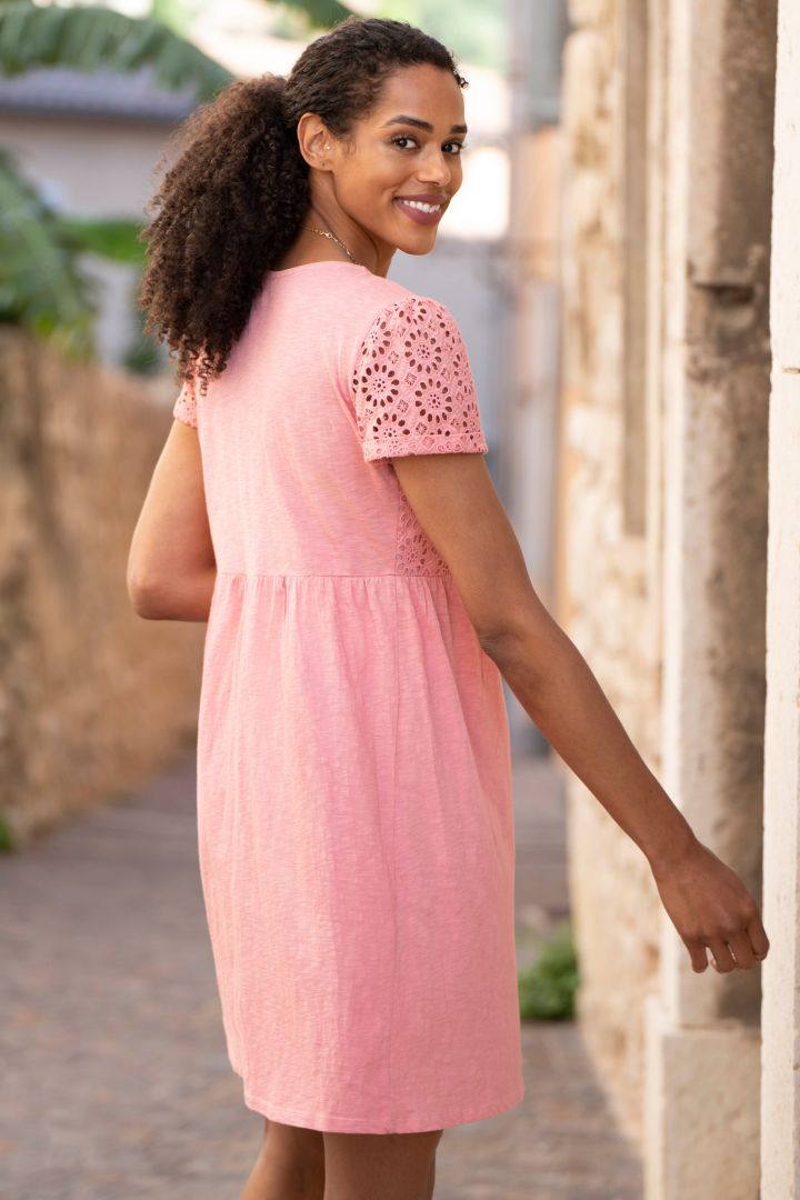 Umstands- und Stillkleid mit Lochspitze rosa