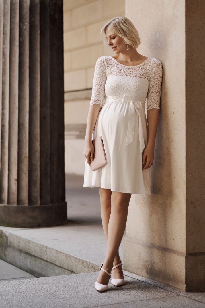 Umstandsbrautkleid in A-Linie mit Rückenausschnitt