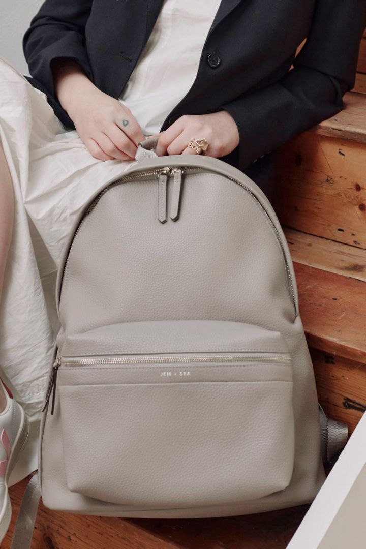 Luxe Wickelrucksack aus Kalbsleder grau