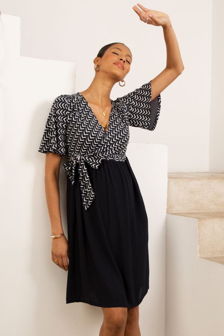 Maternity and Nursing Dress in black/white