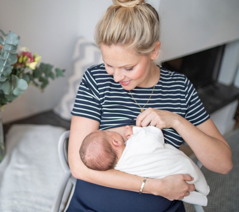Flexible Stillkleidung für die Zeit nach der Geburt