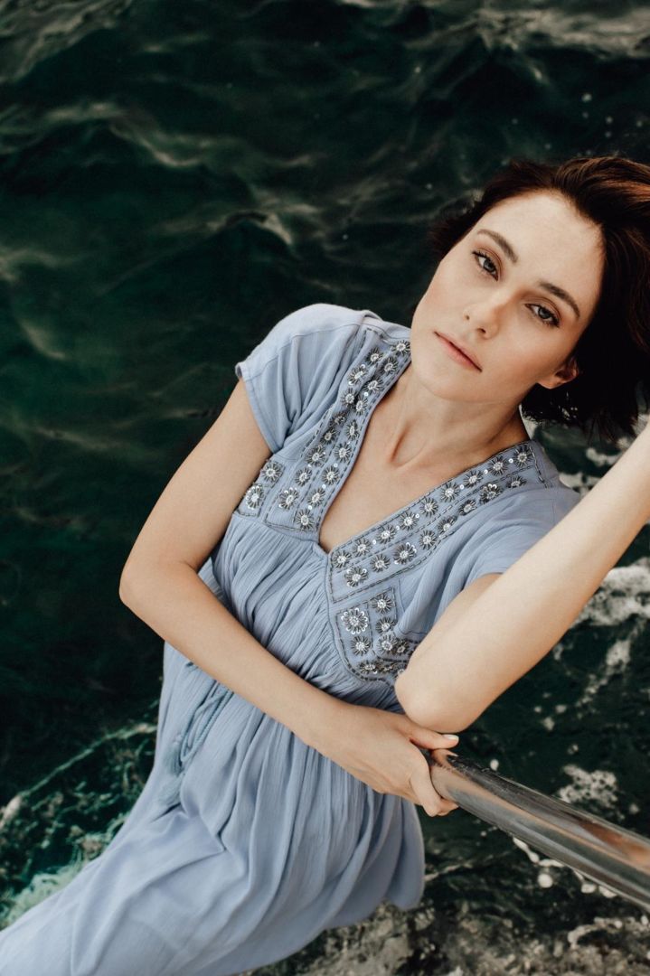 Umstandstunikakleid mit Stickereien hellblau