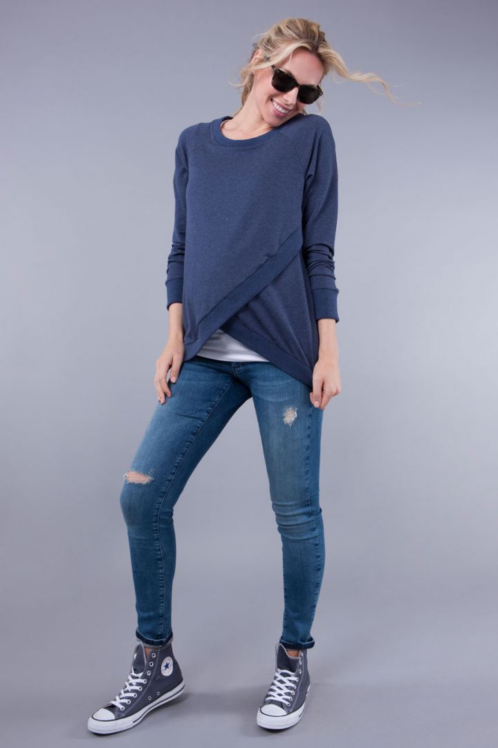 Umstands- und Stillsweater mit Crossover Saum blau