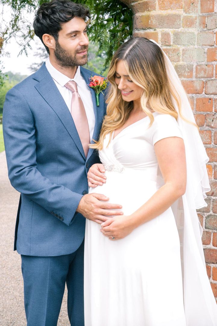 Umstandsbrautkleid mit Cache-Coeur Ausschnitt