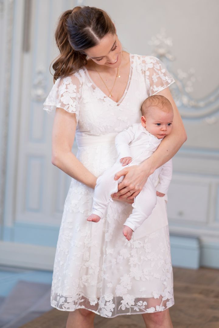 Umstandsbrautkleid mit Stillöffnung