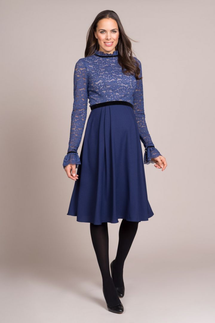 Umstandskleid mit Samt und Spitze