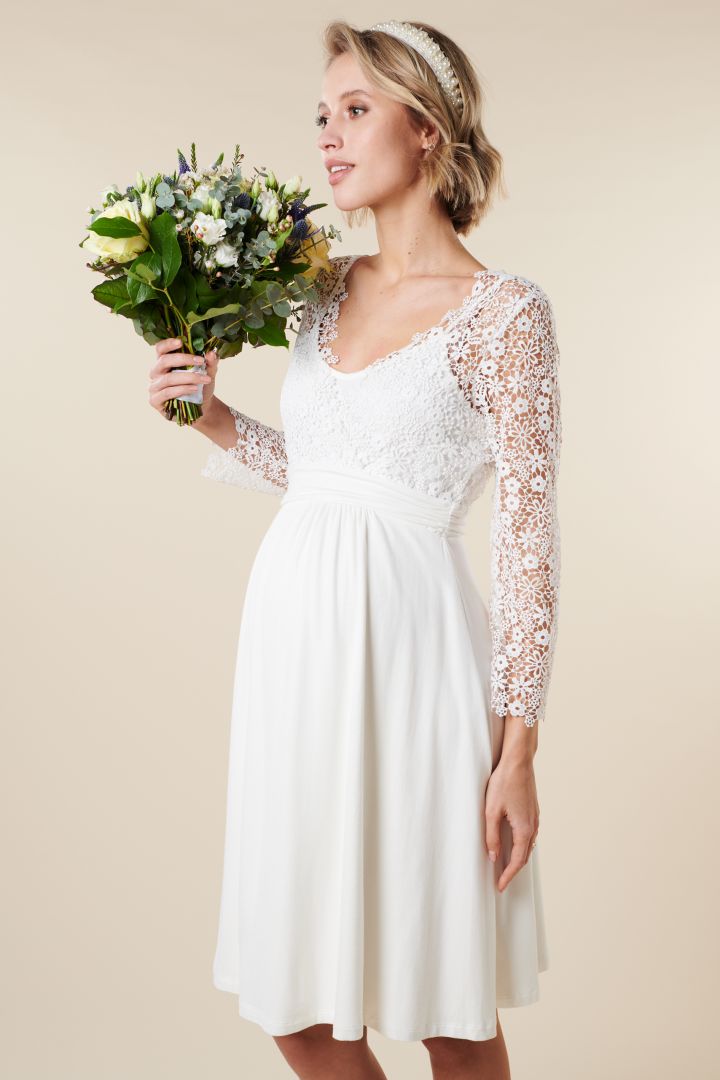 Umstandsbrautkleid mit Boho Blumenspitze