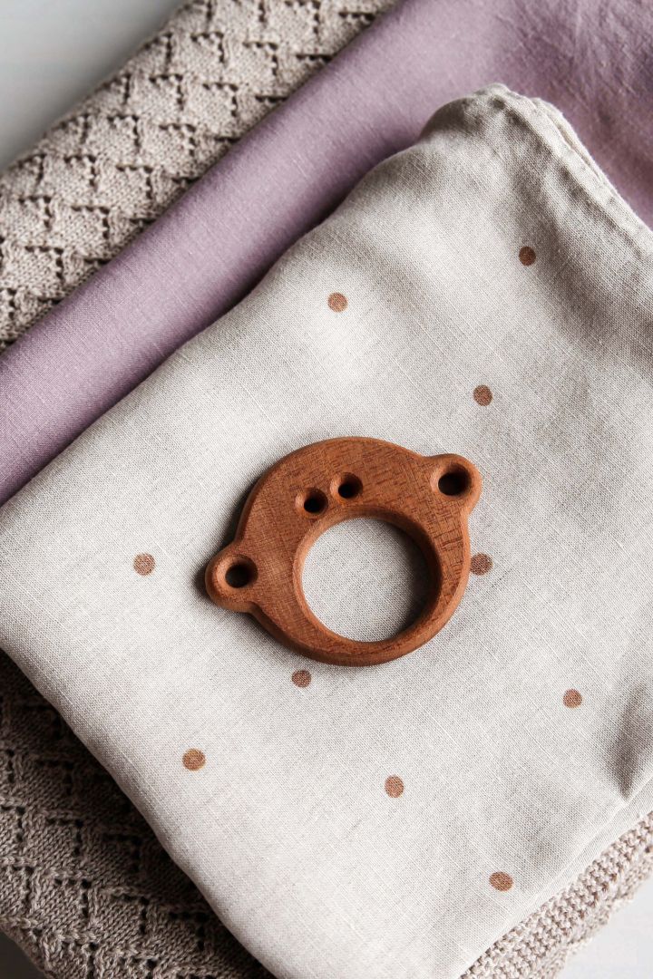 Sapelli Holz Greif- und Beißring Äffchen