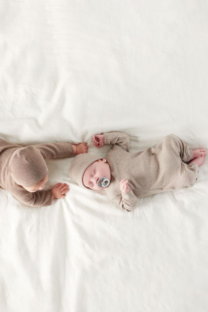 Organic Rippstrick Strampler taupe