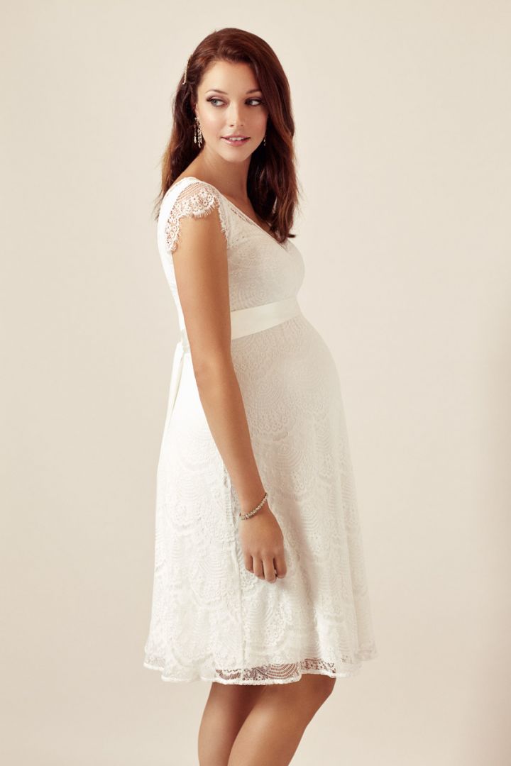 Umstandsbrautkleid mit Herzdekolleté