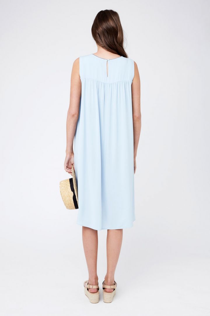 Umstandskleid mit Stickereien blue chambray